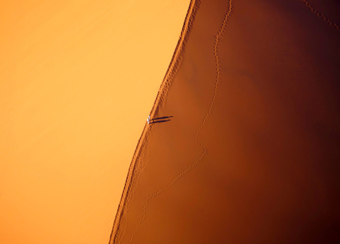 Aerial-View-of-Dune-45-486451040_4046x2907-scaled-3840×2160