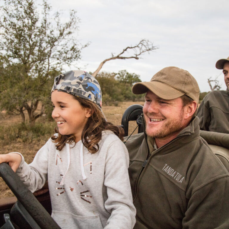 SOUTH-AFRICA_Tanda-Tula_Tanda-Tula-Safari-Camp_10.TANDA-TULA-GAME-DRIVE-Scott-Ramsay-1440×840