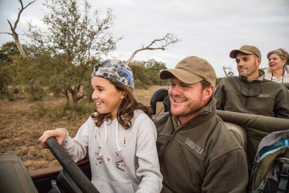 SOUTH-AFRICA_Tanda-Tula_Tanda-Tula-Safari-Camp_10.TANDA-TULA-GAME-DRIVE-Scott-Ramsay-1440×840