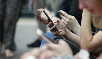 Mobile holiday booking